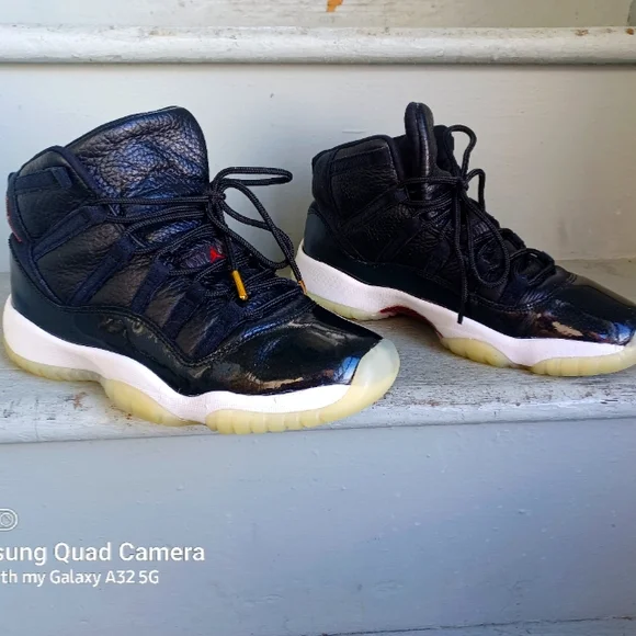 Retro Air Jordan 11's  (72-10) - Picture 3 of 6